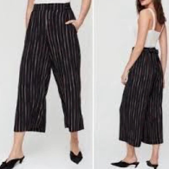 Aritzia Babaton Luiz Crop Wide Leg Culotte Pant in Navy Stripe - Size XL - Picture 1 of 7
